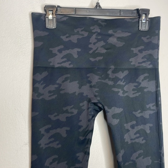 SPANX | Look At Me Now Camo Seamless Size 1X - Picture 3 of 5